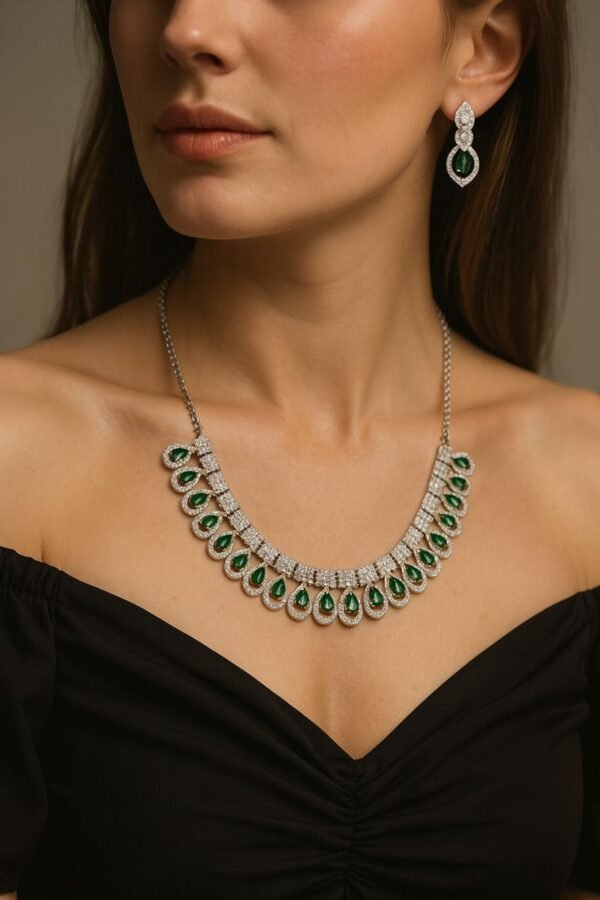 Pearl Divine Emerald Aura Grace Necklace Set